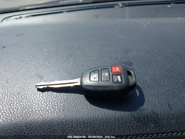 Toyota COROLLA LE 2018 5YFBURHE0JP805456 Image 11