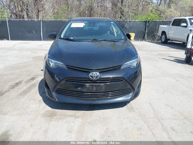 Toyota COROLLA LE 2018 5YFBURHE0JP805456 Image 12