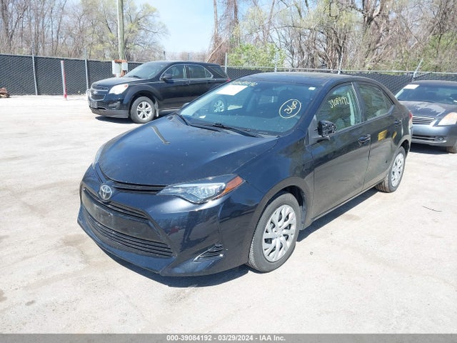 Toyota COROLLA LE 2018 5YFBURHE0JP805456 Image 2