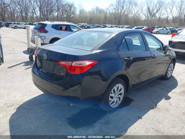 Toyota COROLLA LE 2018 5YFBURHE0JP805456 Image 4
