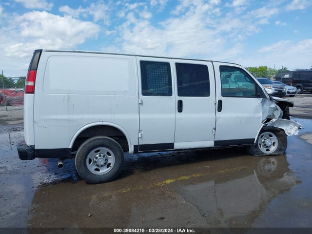 Chevrolet Express 2500 Work Van 2015 1GCWGFCF0F1103785 Image 13