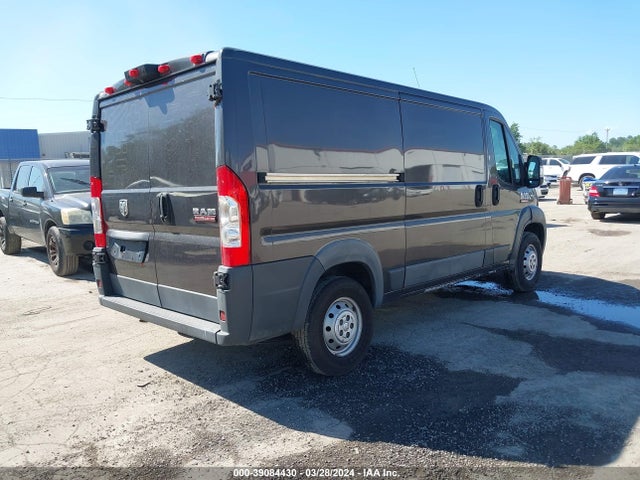 3C6TRVAG0JE135393 RAM Promaster 1500 Low Roof 136 Wb
