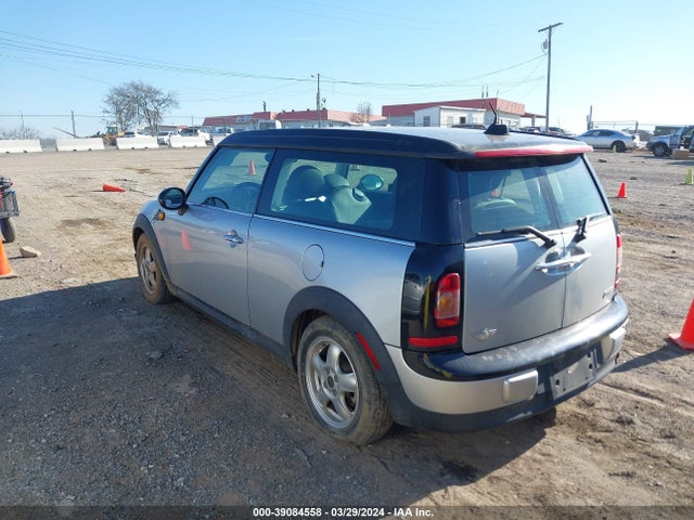 2010 MINI COOPER CLUBMAN WMWML3C51ATX38260 Photo 2
