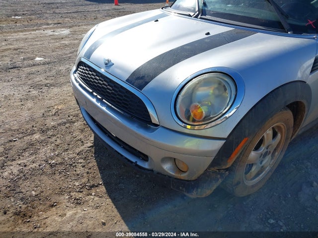 2010 MINI COOPER CLUBMAN WMWML3C51ATX38260 Photo 5