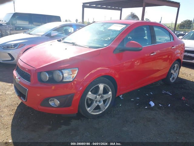 Chevrolet Sonic Ltz Auto 2015 1G1JE5SB0F4102460 Image 2