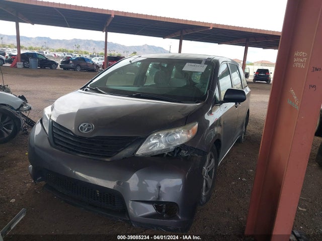 Toyota Sienna L 7 Passenger 2015 5TDZK3DC1FS659301 Image 2