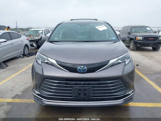 5TDERKECXNS124842 Toyota Sienna Platinum