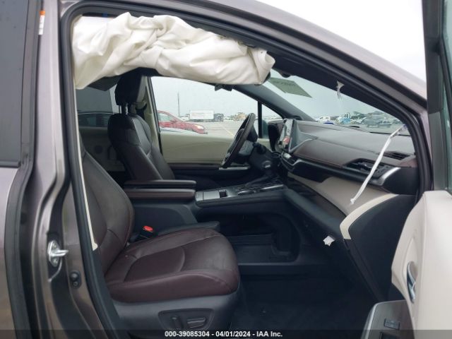 5TDERKECXNS124842 Toyota Sienna Platinum