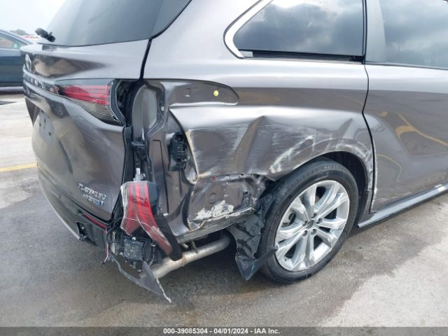 5TDERKECXNS124842 Toyota Sienna Platinum