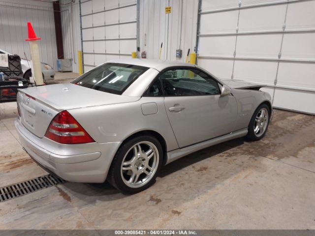 2002 MERCEDES-BENZ SLK 32 AMG WDBKK66F52F253752 Photo 3