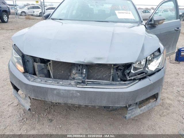 1VWAT7A3XHC033530 Volkswagen Passat 1.8t S
