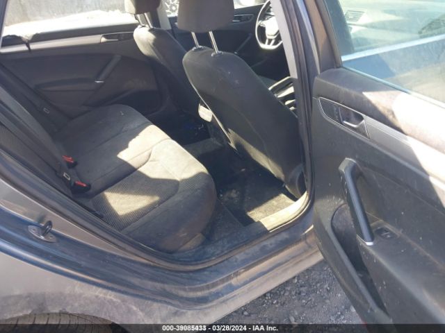 1VWAT7A3XHC033530 Volkswagen Passat 1.8t S