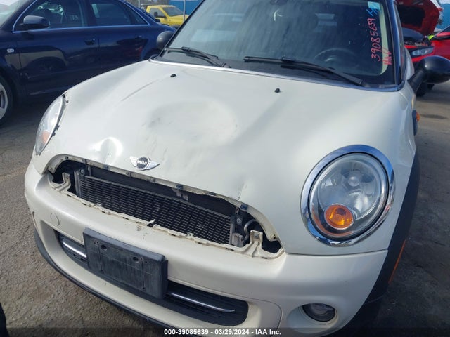 2013 MINI CLUBMAN WMWZF3C54DT490961 Photo 5