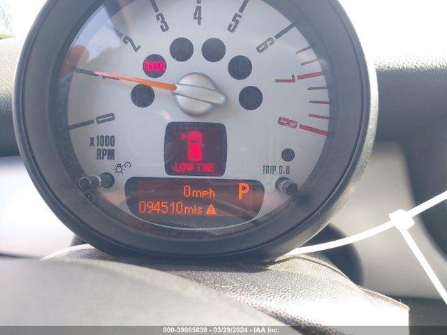 2013 MINI CLUBMAN WMWZF3C54DT490961 Photo 6