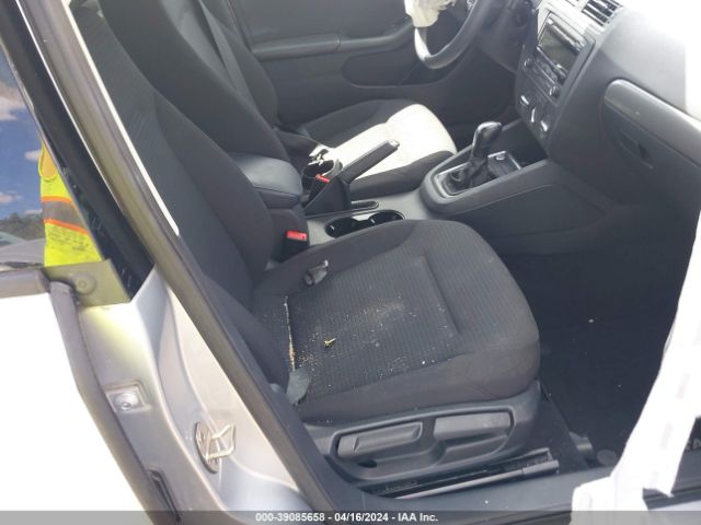 3VWD17AJ2FM262345 Volkswagen Jetta 1.8t Se