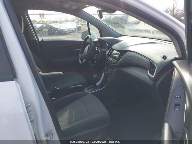 Chevrolet TRAX LS 2018 KL7CJKSB1JB549794 Image 5