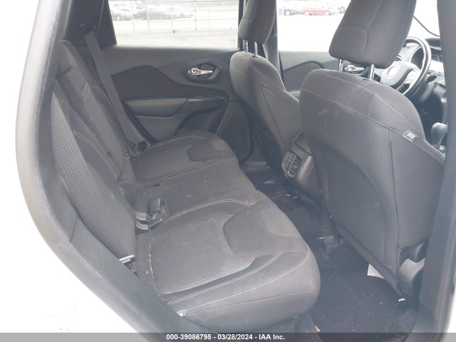 1C4PJMCB6GW368240 Jeep Cherokee Latitude