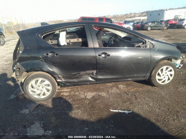 Toyota Prius C Two 2015 JTDKDTB30F1114881 Image 13