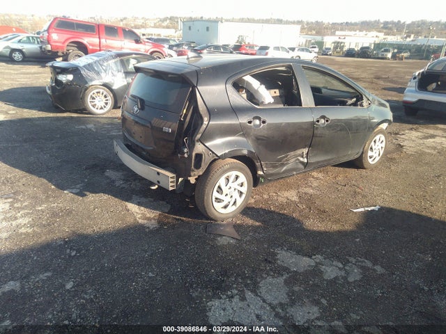 Toyota Prius C Two 2015 JTDKDTB30F1114881 Image 4