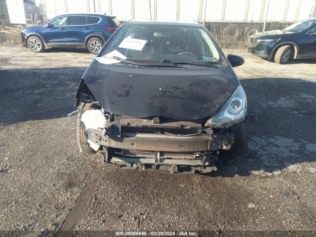 Toyota Prius C Two 2015 JTDKDTB30F1114881 Image 6