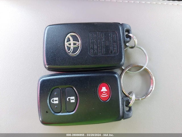 Toyota Prius Four 2014 JTDKN3DU7E0359300 Image 11
