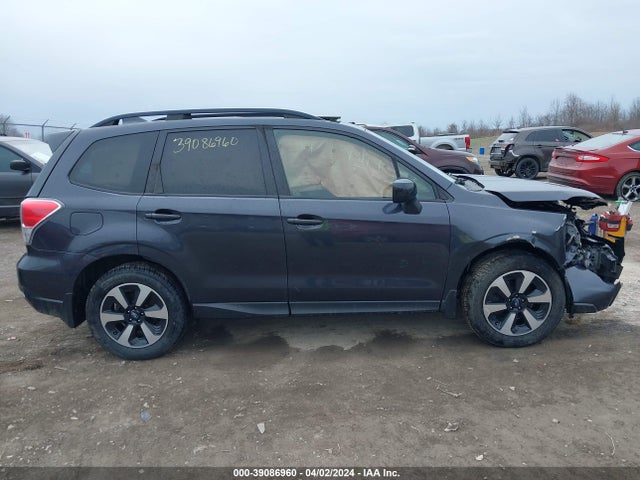 Subaru Forester 2.5i Premium 2018 JF2SJAEC0JH614937 Image 13