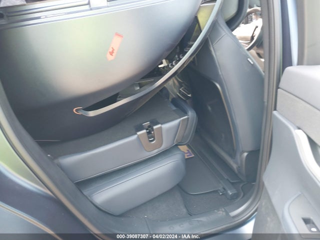 Fisker Ocean One 2023 VCF1ZBU22PG005753 Image 8