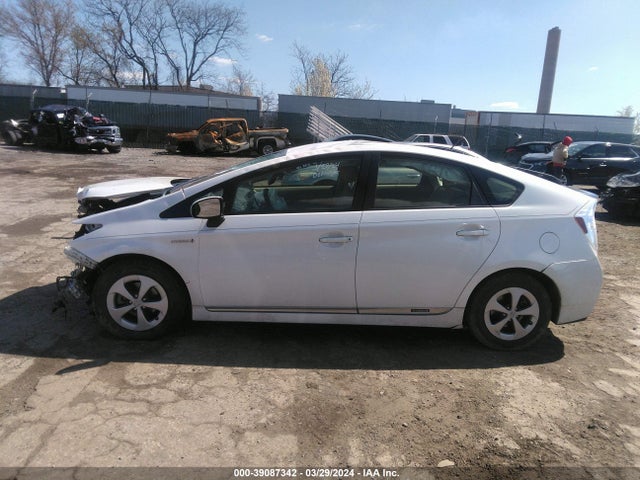 Toyota Prius Two 2014 JTDKN3DU2E0367966 Image 15