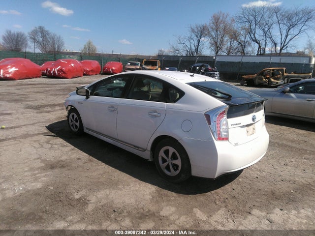 Toyota Prius Two 2014 JTDKN3DU2E0367966 Image 3