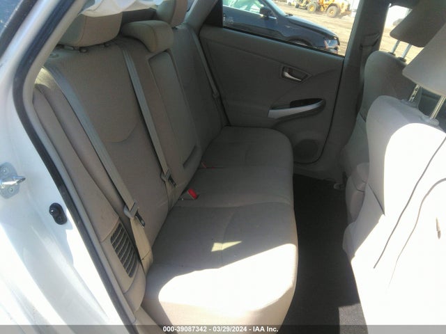 Toyota Prius Two 2014 JTDKN3DU2E0367966 Image 8