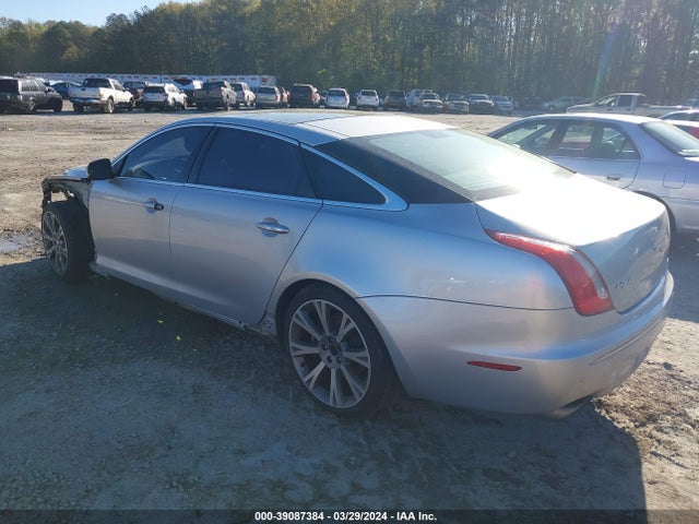 2012 JAGUAR XJ SAJWA2GB0CLV28667 Photo 2