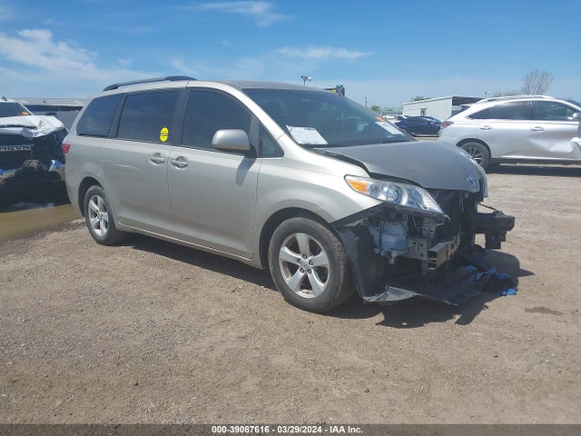 2017 5TDKZ3DC2HS812946 main image