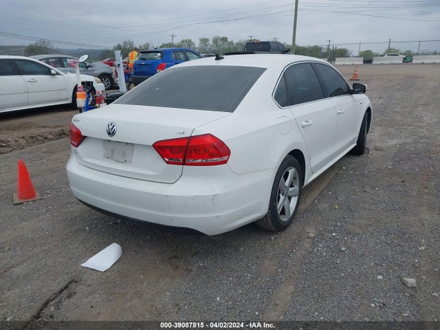 1VWAS7A32FC111203 Volkswagen Passat 1.8t Limited Edition