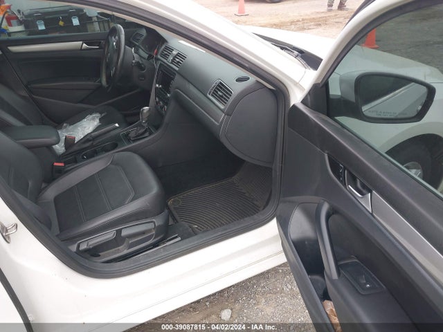 1VWAS7A32FC111203 Volkswagen Passat 1.8t Limited Edition