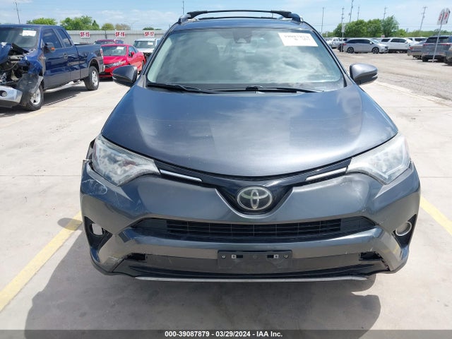 Toyota Rav4 Xle 2017 JTMWFREV1HD102378 Image 13