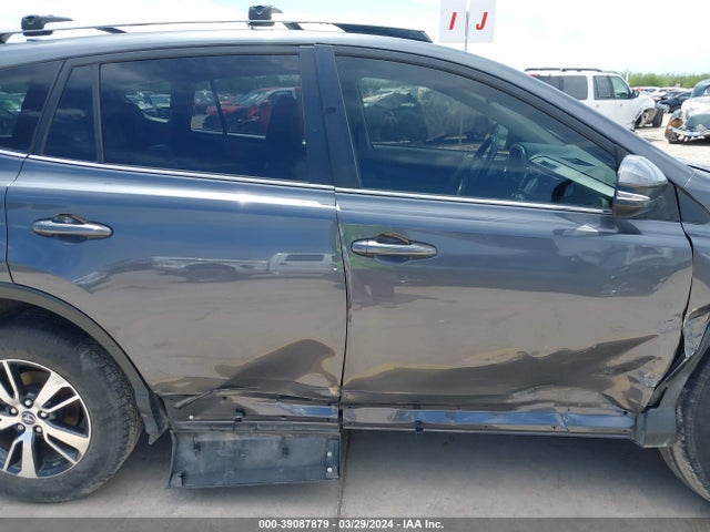 Toyota Rav4 Xle 2017 JTMWFREV1HD102378 Image 14