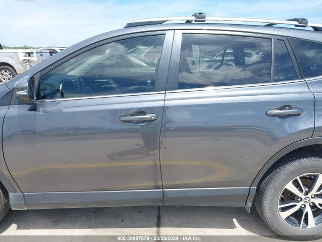 Toyota Rav4 Xle 2017 JTMWFREV1HD102378 Image 15