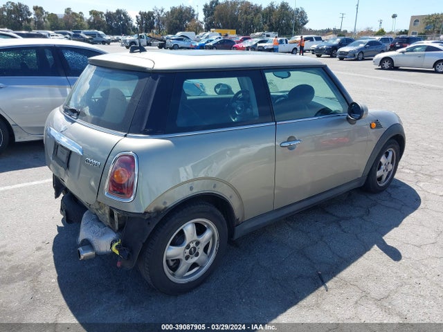 2007 MINI COOPER WMWMF335X7TT52856 Photo 3