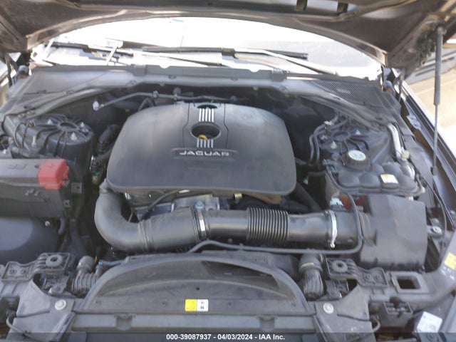 2017 JAGUAR XE SAJAR4BGXHA961644 Photo 9