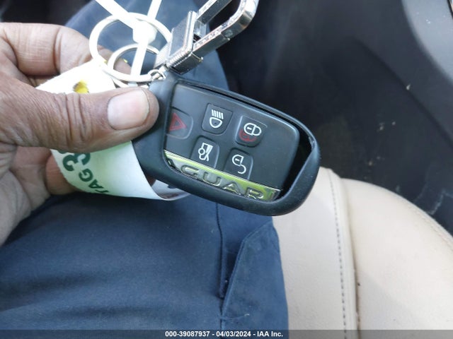 2017 JAGUAR XE SAJAR4BGXHA961644 Photo 10