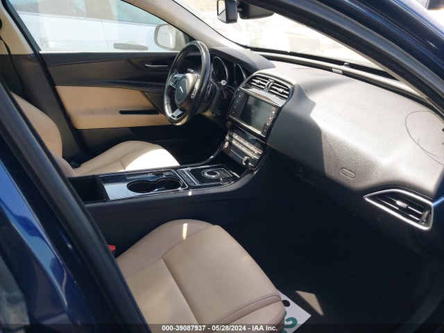 2017 JAGUAR XE SAJAR4BGXHA961644 Photo 4