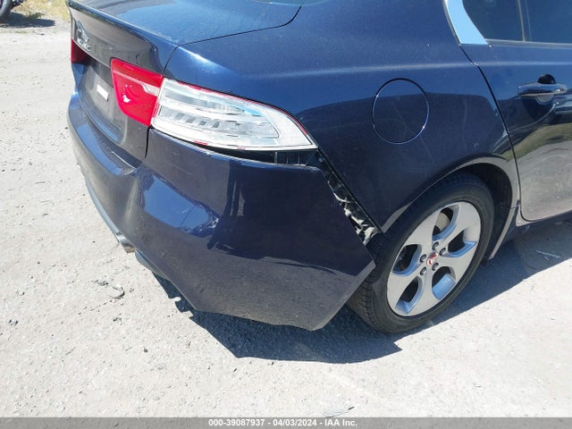 2017 JAGUAR XE SAJAR4BGXHA961644 Photo 5