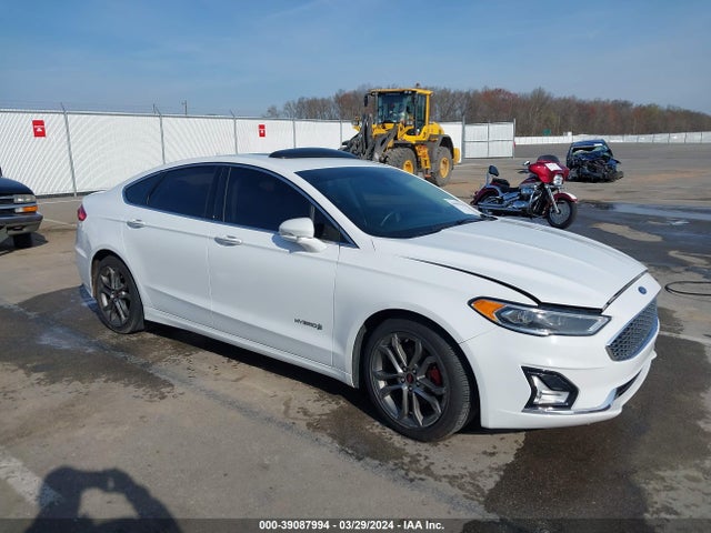 2019 3FA6P0RUXKR183010 main image