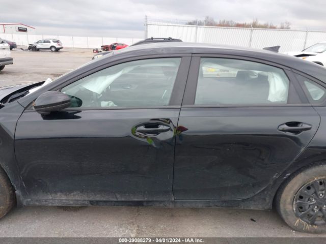 3KPF24AD9NE431383 KIA FORTE FE