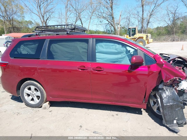 Toyota Sienna Le 8 Passenger 2018 5TDKZ3DC7JS955574 Image 13