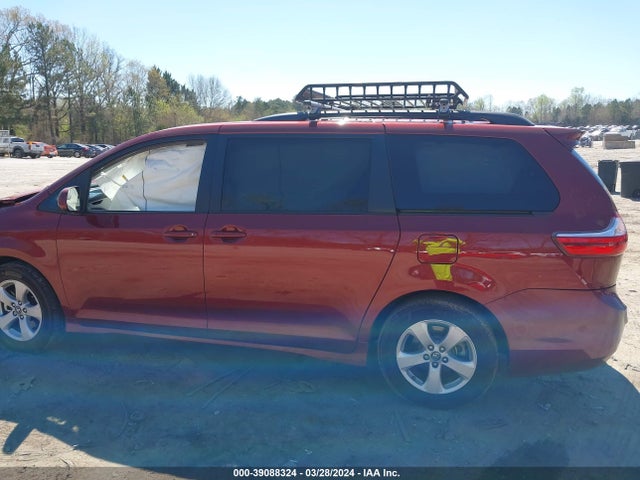 Toyota Sienna Le 8 Passenger 2018 5TDKZ3DC7JS955574 Image 14
