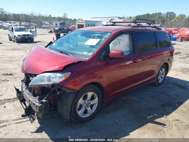 Toyota Sienna Le 8 Passenger 2018 5TDKZ3DC7JS955574 Image 2