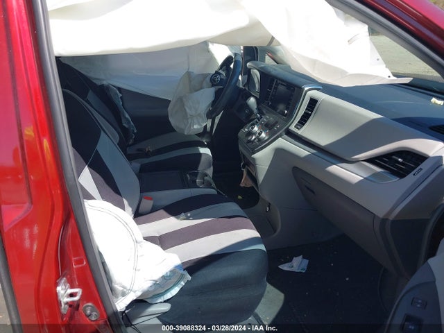 Toyota Sienna Le 8 Passenger 2018 5TDKZ3DC7JS955574 Image 5