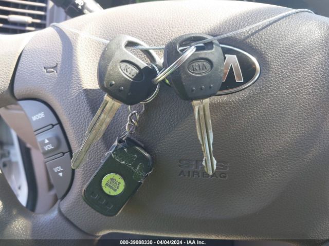 KNDMG4C72E6571541 KIA SEDONA LX