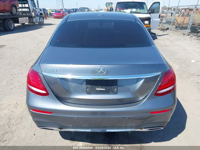 Mercedes-Benz E 300 2019 WDDZF4JB1KA647376 Image 16